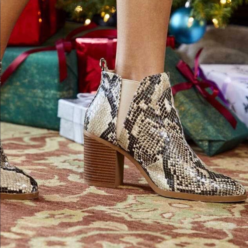 BRYNN SNAKE SKIN BOOTIES worn once! SIZE 8.5